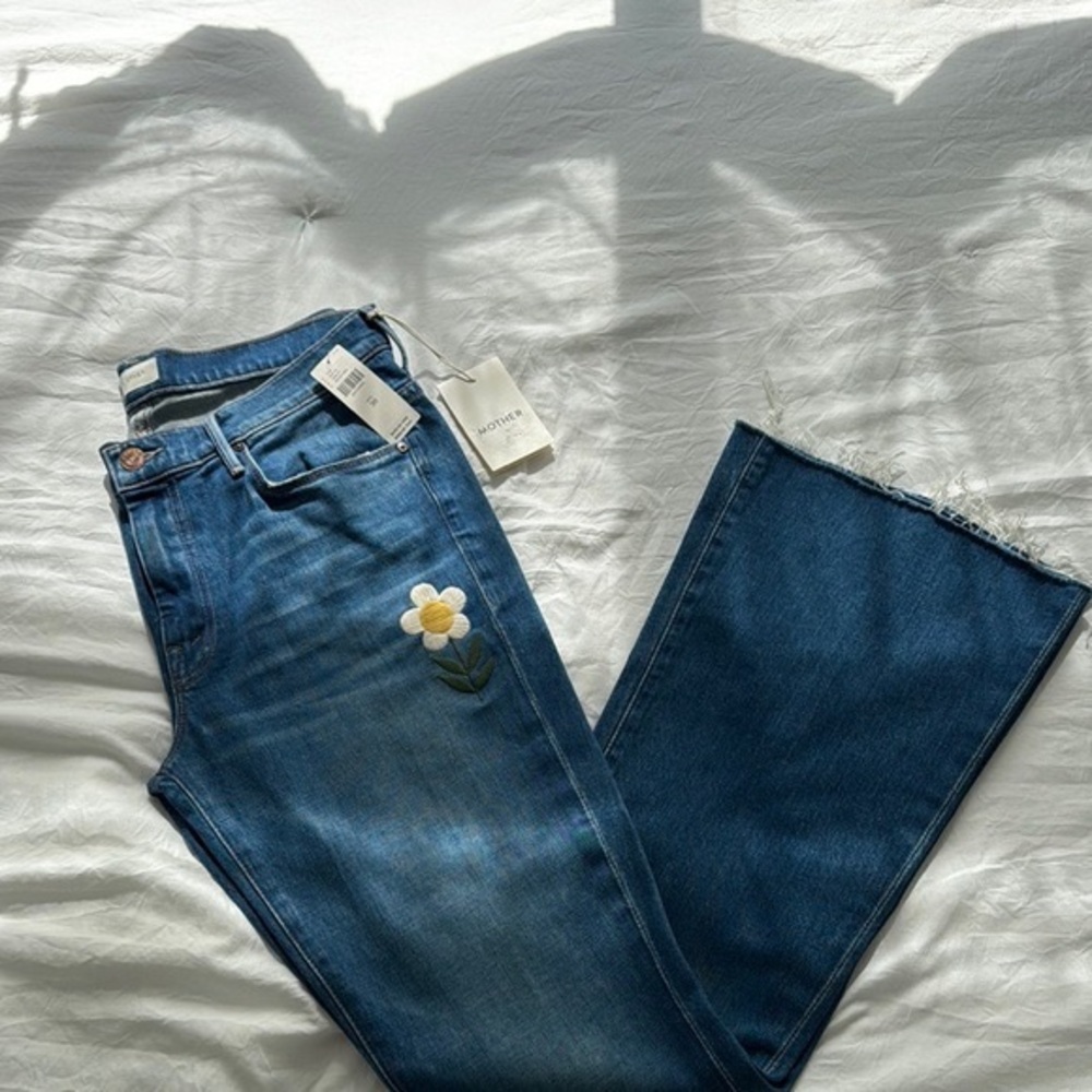MOTHER Flare Jeans with embroidered Daisy